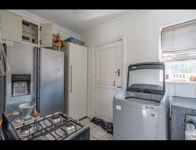 6 BEDROOM HOUSE FOR SALE IN GLENWOOD